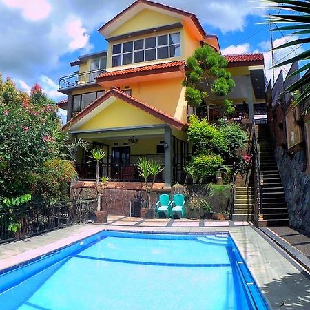 Villa Dira Bogor Eksteriør billede