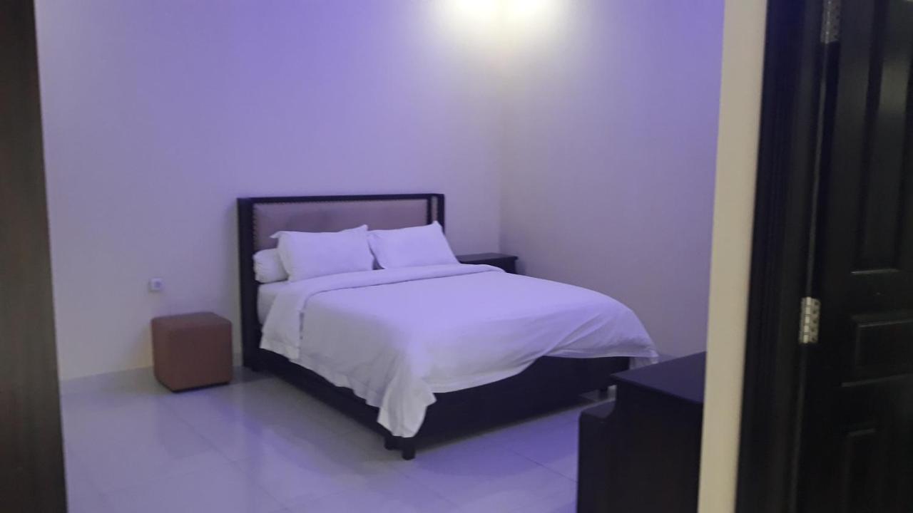 Villa Dira Bogor Eksteriør billede