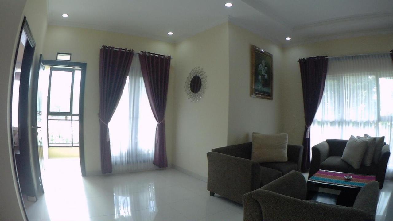 Villa Dira Bogor Eksteriør billede