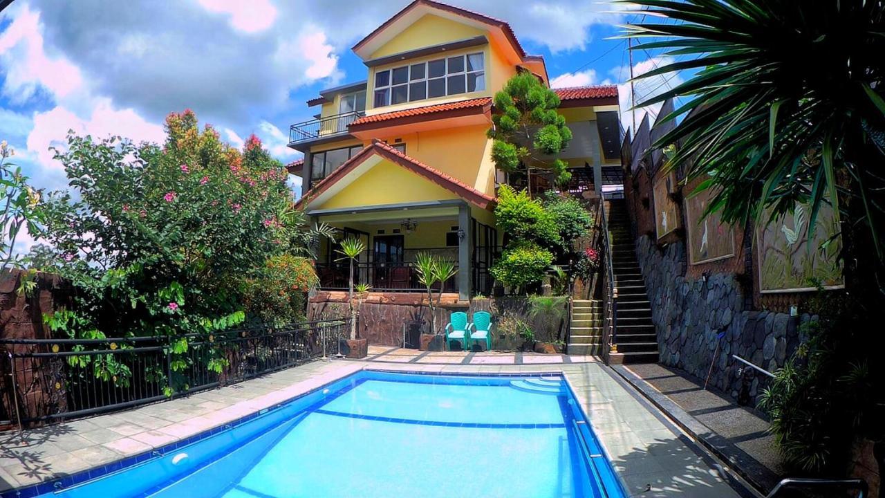 Villa Dira Bogor Eksteriør billede