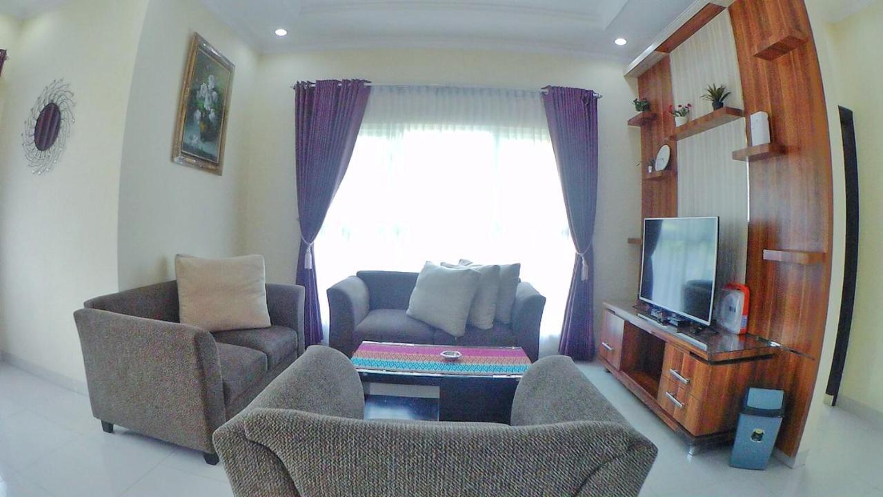 Villa Dira Bogor Eksteriør billede
