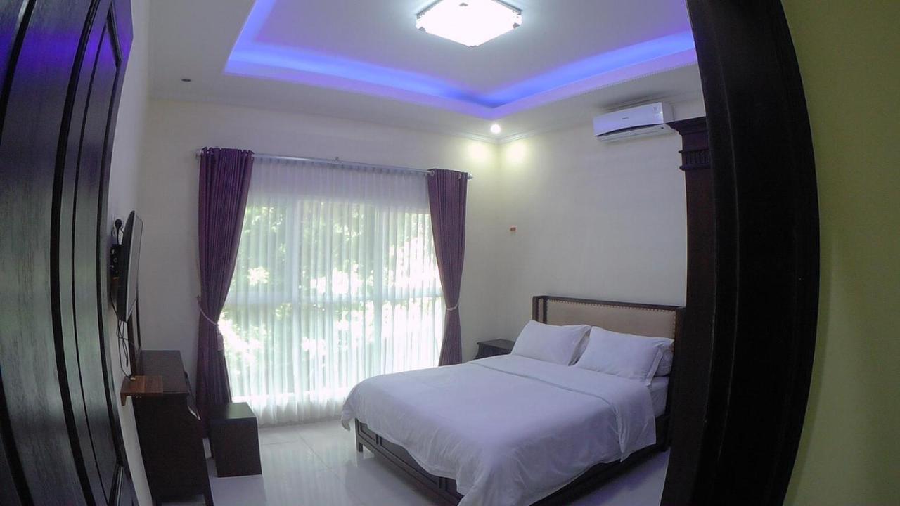 Villa Dira Bogor Eksteriør billede